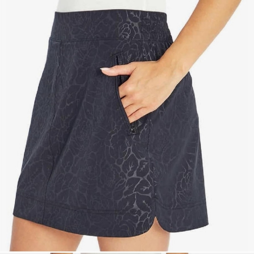 Orvis Black Skirt with Subtle Pattern‎